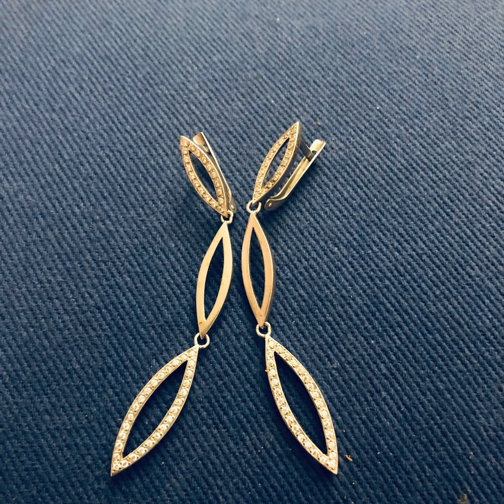 Earrings with crystals